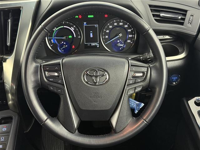 アルファードハイブリッド S タイプゴールドII ワンオナ 4WD 追従クルコン レーンアシスト BSM オートマチックハイビーム デジタルミラー 三眼LED LEDフォグ 両側パワスラ Pバックドア スマートキー 純正フロアマット(3枚目)