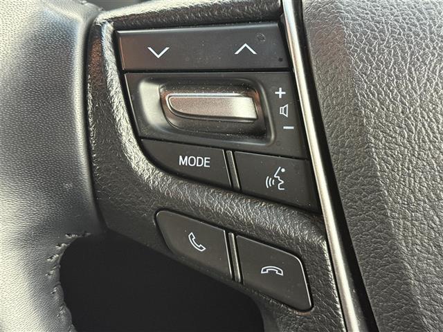 アルファードハイブリッド S タイプゴールドII ワンオナ 4WD 追従クルコン レーンアシスト BSM オートマチックハイビーム デジタルミラー 三眼LED LEDフォグ 両側パワスラ Pバックドア スマートキー 純正フロアマット(4枚目)