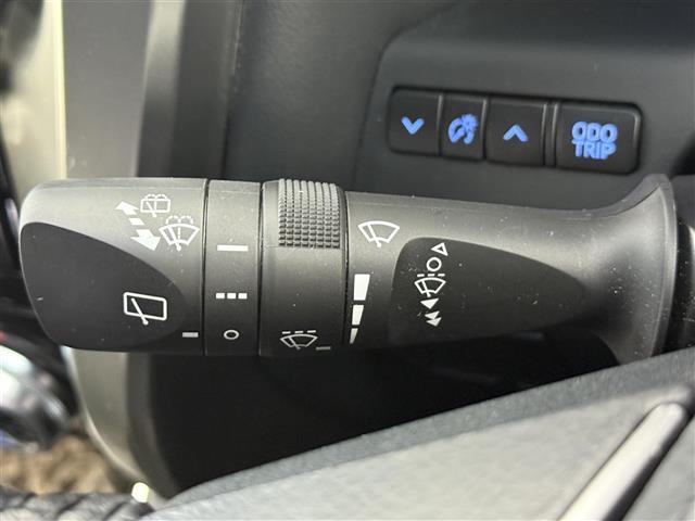 アルファードハイブリッド S タイプゴールドII ワンオナ 4WD 追従クルコン レーンアシスト BSM オートマチックハイビーム デジタルミラー 三眼LED LEDフォグ 両側パワスラ Pバックドア スマートキー 純正フロアマット(6枚目)