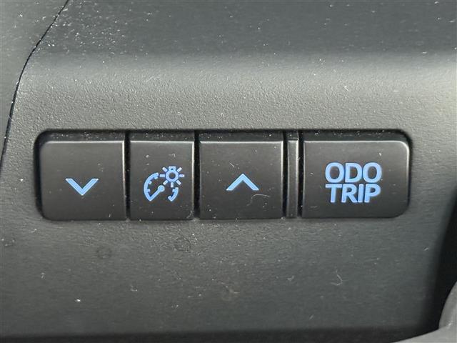 アルファードハイブリッド S タイプゴールドII ワンオナ 4WD 追従クルコン レーンアシスト BSM オートマチックハイビーム デジタルミラー 三眼LED LEDフォグ 両側パワスラ Pバックドア スマートキー 純正フロアマット(11枚目)