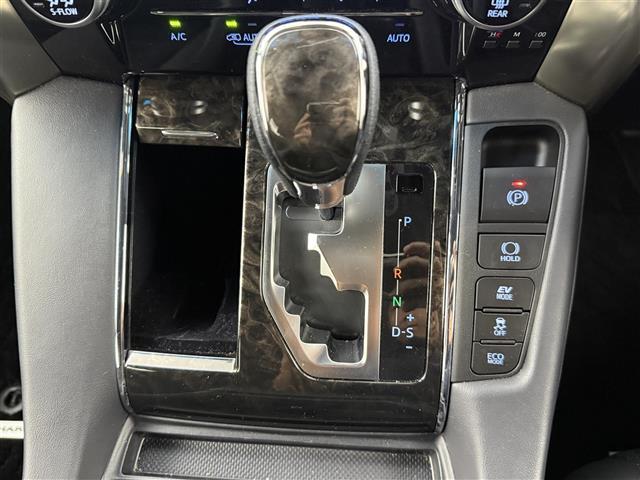 アルファードハイブリッド S タイプゴールドII ワンオナ 4WD 追従クルコン レーンアシスト BSM オートマチックハイビーム デジタルミラー 三眼LED LEDフォグ 両側パワスラ Pバックドア スマートキー 純正フロアマット(16枚目)