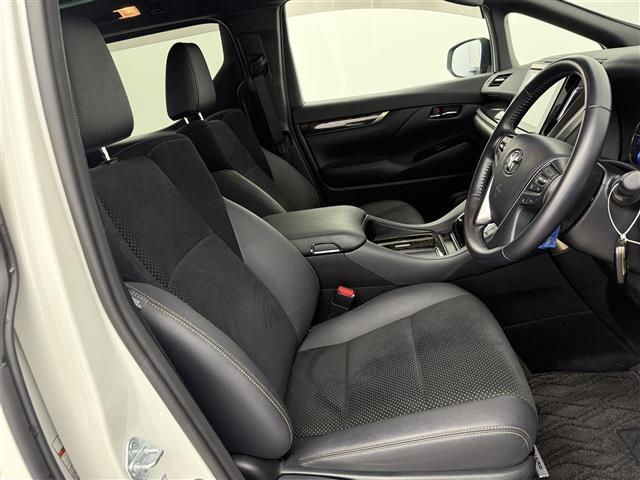 アルファードハイブリッド S タイプゴールドII ワンオナ 4WD 追従クルコン レーンアシスト BSM オートマチックハイビーム デジタルミラー 三眼LED LEDフォグ 両側パワスラ Pバックドア スマートキー 純正フロアマット(21枚目)