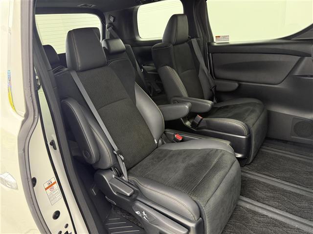 アルファードハイブリッド S タイプゴールドII ワンオナ 4WD 追従クルコン レーンアシスト BSM オートマチックハイビーム デジタルミラー 三眼LED LEDフォグ 両側パワスラ Pバックドア スマートキー 純正フロアマット(23枚目)