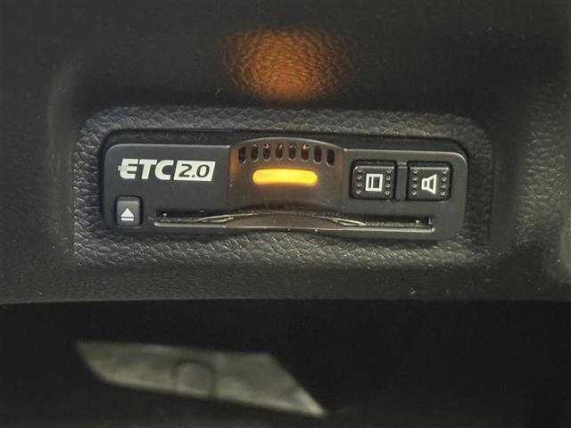 ヴェゼル ｅ：ＨＥＶ　Ｘ　純正ディスプレイナビ　フルセグＴＶ　バックカメラ　ホンダセンシング　Ｑｉ充電　アダプティブクルーズコントロール　モデューロフルエアロ　ＥＴＣ２．０　全方位ドライブレコーダー　パドルシフト　オートライト（13枚目）