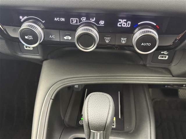 ヴェゼル ｅ：ＨＥＶ　Ｘ　純正ディスプレイナビ　フルセグＴＶ　バックカメラ　ホンダセンシング　Ｑｉ充電　アダプティブクルーズコントロール　モデューロフルエアロ　ＥＴＣ２．０　全方位ドライブレコーダー　パドルシフト　オートライト（18枚目）