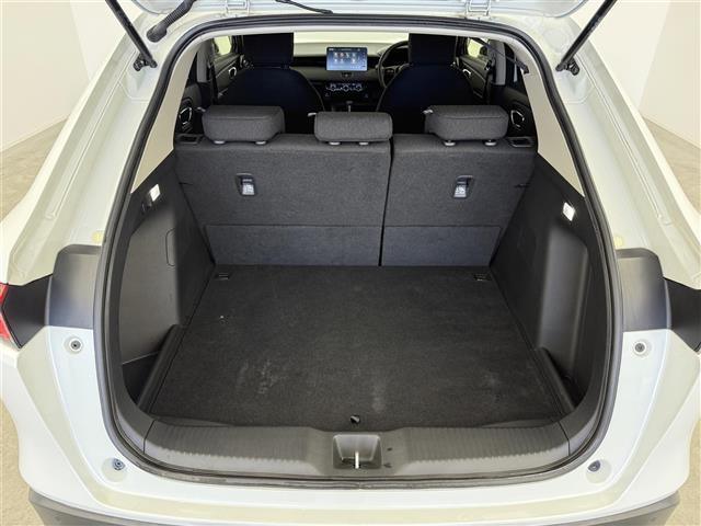 ヴェゼル ｅ：ＨＥＶ　Ｘ　純正ディスプレイナビ　フルセグＴＶ　バックカメラ　ホンダセンシング　Ｑｉ充電　アダプティブクルーズコントロール　モデューロフルエアロ　ＥＴＣ２．０　全方位ドライブレコーダー　パドルシフト　オートライト（26枚目）