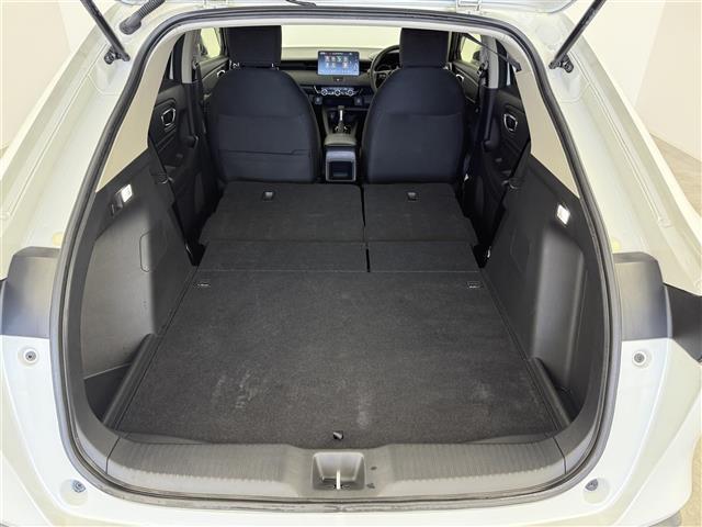 ヴェゼル ｅ：ＨＥＶ　Ｘ　純正ディスプレイナビ　フルセグＴＶ　バックカメラ　ホンダセンシング　Ｑｉ充電　アダプティブクルーズコントロール　モデューロフルエアロ　ＥＴＣ２．０　全方位ドライブレコーダー　パドルシフト　オートライト（29枚目）