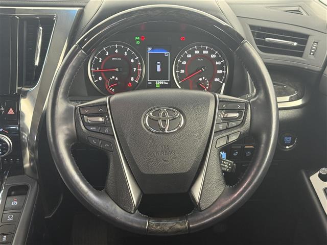 アルファード 2.5S Cパッケージ ワンオーナー パノラマルーフ 純正ナビ フリップダウンモニター バックカメラ Bluetooth フルセグTV トヨタセーフティセンス 衝突被害軽減システム クルーズコントロール(3枚目)