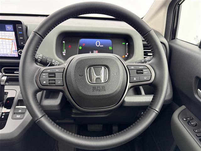 フリード ｅ：ＨＥＶクロスター　登録済未使用車　純正９インチナビ　フルセグＴＶ／Ｂｌｕｅｔｏｏｔｈ　ホンダセンシング　両側パワースライドドア　バックカメラ　ハーフレザーシート　前席シートヒーター　純正１５インチアルミホイール（3枚目）