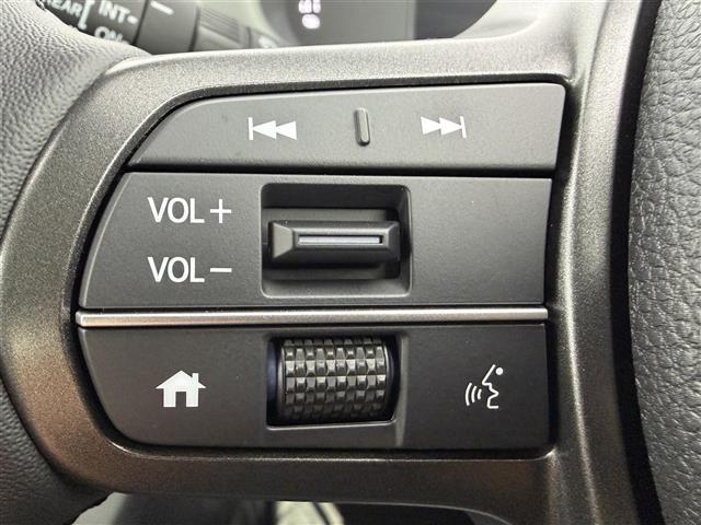 フリード ｅ：ＨＥＶクロスター　登録済未使用車　純正９インチナビ　フルセグＴＶ／Ｂｌｕｅｔｏｏｔｈ　ホンダセンシング　両側パワースライドドア　バックカメラ　ハーフレザーシート　前席シートヒーター　純正１５インチアルミホイール（6枚目）