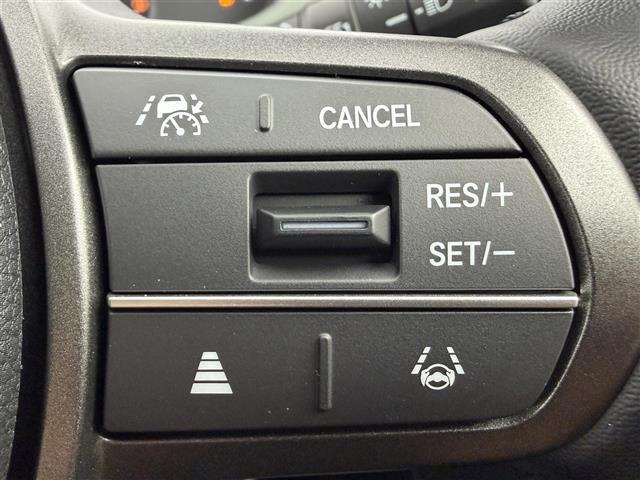 フリード ｅ：ＨＥＶクロスター　登録済未使用車　純正９インチナビ　フルセグＴＶ／Ｂｌｕｅｔｏｏｔｈ　ホンダセンシング　両側パワースライドドア　バックカメラ　ハーフレザーシート　前席シートヒーター　純正１５インチアルミホイール（7枚目）