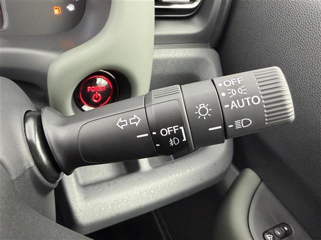 フリード ｅ：ＨＥＶクロスター　登録済未使用車　純正９インチナビ　フルセグＴＶ／Ｂｌｕｅｔｏｏｔｈ　ホンダセンシング　両側パワースライドドア　バックカメラ　ハーフレザーシート　前席シートヒーター　純正１５インチアルミホイール（9枚目）