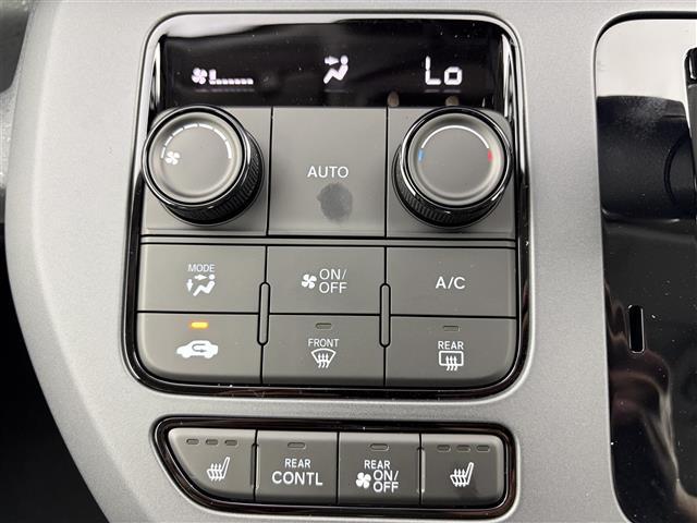 フリード ｅ：ＨＥＶクロスター　登録済未使用車　純正９インチナビ　フルセグＴＶ／Ｂｌｕｅｔｏｏｔｈ　ホンダセンシング　両側パワースライドドア　バックカメラ　ハーフレザーシート　前席シートヒーター　純正１５インチアルミホイール（13枚目）