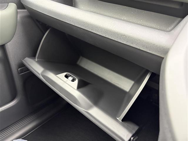 フリード ｅ：ＨＥＶクロスター　登録済未使用車　純正９インチナビ　フルセグＴＶ／Ｂｌｕｅｔｏｏｔｈ　ホンダセンシング　両側パワースライドドア　バックカメラ　ハーフレザーシート　前席シートヒーター　純正１５インチアルミホイール（14枚目）