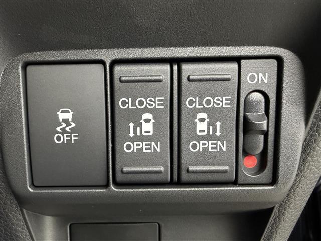 フリード ｅ：ＨＥＶクロスター　登録済未使用車　純正９インチナビ　フルセグＴＶ／Ｂｌｕｅｔｏｏｔｈ　ホンダセンシング　両側パワースライドドア　バックカメラ　ハーフレザーシート　前席シートヒーター　純正１５インチアルミホイール（15枚目）