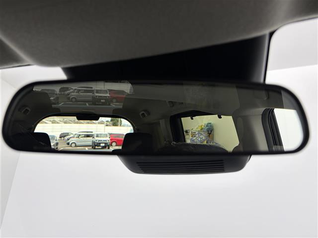 フリード ｅ：ＨＥＶクロスター　登録済未使用車　純正９インチナビ　フルセグＴＶ／Ｂｌｕｅｔｏｏｔｈ　ホンダセンシング　両側パワースライドドア　バックカメラ　ハーフレザーシート　前席シートヒーター　純正１５インチアルミホイール（18枚目）