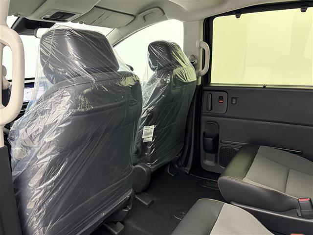 フリード ｅ：ＨＥＶクロスター　登録済未使用車　純正９インチナビ　フルセグＴＶ／Ｂｌｕｅｔｏｏｔｈ　ホンダセンシング　両側パワースライドドア　バックカメラ　ハーフレザーシート　前席シートヒーター　純正１５インチアルミホイール（23枚目）