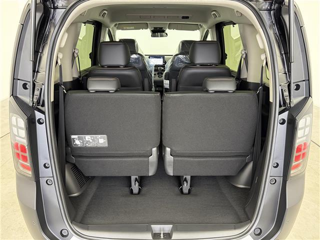 フリード ｅ：ＨＥＶクロスター　登録済未使用車　純正９インチナビ　フルセグＴＶ／Ｂｌｕｅｔｏｏｔｈ　ホンダセンシング　両側パワースライドドア　バックカメラ　ハーフレザーシート　前席シートヒーター　純正１５インチアルミホイール（26枚目）