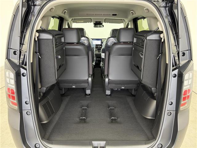 フリード ｅ：ＨＥＶクロスター　登録済未使用車　純正９インチナビ　フルセグＴＶ／Ｂｌｕｅｔｏｏｔｈ　ホンダセンシング　両側パワースライドドア　バックカメラ　ハーフレザーシート　前席シートヒーター　純正１５インチアルミホイール（27枚目）