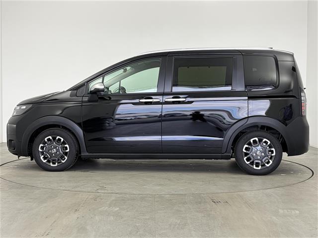 フリード ｅ：ＨＥＶクロスター　登録済未使用車　純正９インチナビ　フルセグＴＶ／Ｂｌｕｅｔｏｏｔｈ　ホンダセンシング　両側パワースライドドア　バックカメラ　ハーフレザーシート　前席シートヒーター　純正１５インチアルミホイール（34枚目）