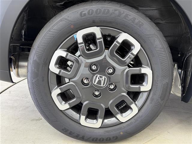 フリード ｅ：ＨＥＶクロスター　登録済未使用車　純正９インチナビ　フルセグＴＶ／Ｂｌｕｅｔｏｏｔｈ　ホンダセンシング　両側パワースライドドア　バックカメラ　ハーフレザーシート　前席シートヒーター　純正１５インチアルミホイール（38枚目）