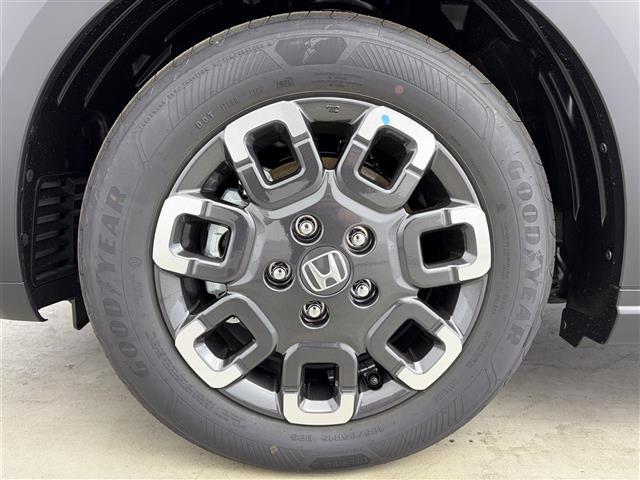 フリード ｅ：ＨＥＶクロスター　登録済未使用車　純正９インチナビ　フルセグＴＶ／Ｂｌｕｅｔｏｏｔｈ　ホンダセンシング　両側パワースライドドア　バックカメラ　ハーフレザーシート　前席シートヒーター　純正１５インチアルミホイール（39枚目）