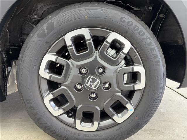 フリード ｅ：ＨＥＶクロスター　登録済未使用車　純正９インチナビ　フルセグＴＶ／Ｂｌｕｅｔｏｏｔｈ　ホンダセンシング　両側パワースライドドア　バックカメラ　ハーフレザーシート　前席シートヒーター　純正１５インチアルミホイール（40枚目）