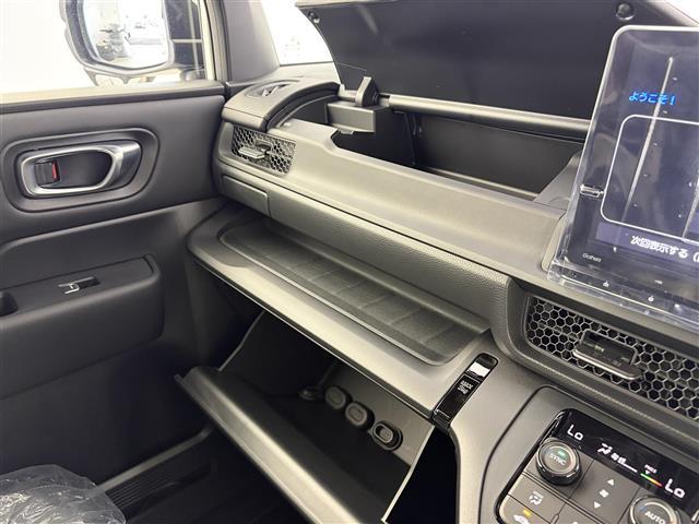 ステップワゴン e:HEVスパーダ 登録済未使用車 純正11.4インチナビ 電動リアゲート 両側パワースライドドア シートヒーター オットマン 純正16インチAW ハーフレザー 衝突軽減ブレーキ AppleCarPlay フルセグTV(14枚目)