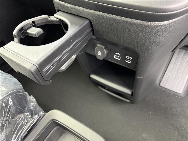 ステップワゴン e:HEVスパーダ 登録済未使用車 純正11.4インチナビ 電動リアゲート 両側パワースライドドア シートヒーター オットマン 純正16インチAW ハーフレザー 衝突軽減ブレーキ AppleCarPlay フルセグTV(17枚目)