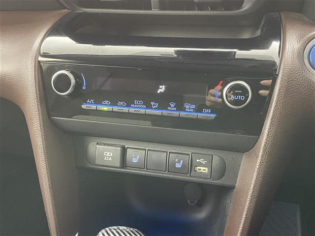 ヤリスクロス ハイブリッドZ ディスプレイオーディオ アラウンドビューモニター 追従クルコン ビルトETC シートヒーター ハーフレザー パワーシート ステアリングヒーター オートハイビーム スマートキー 保証書 記録簿(11枚目)