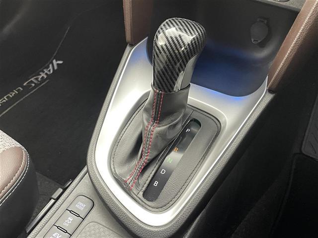 ヤリスクロス ハイブリッドZ ディスプレイオーディオ アラウンドビューモニター 追従クルコン ビルトETC シートヒーター ハーフレザー パワーシート ステアリングヒーター オートハイビーム スマートキー 保証書 記録簿(12枚目)