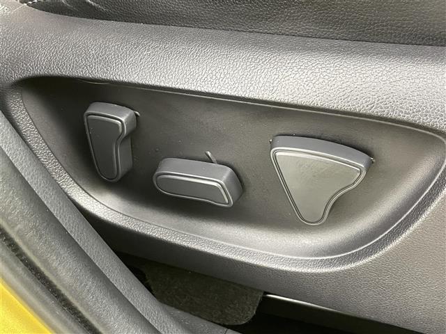 ヤリスクロス ハイブリッドZ ディスプレイオーディオ アラウンドビューモニター 追従クルコン ビルトETC シートヒーター ハーフレザー パワーシート ステアリングヒーター オートハイビーム スマートキー 保証書 記録簿(18枚目)