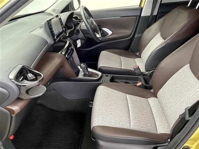 ヤリスクロス ハイブリッドZ ディスプレイオーディオ アラウンドビューモニター 追従クルコン ビルトETC シートヒーター ハーフレザー パワーシート ステアリングヒーター オートハイビーム スマートキー 保証書 記録簿(25枚目)