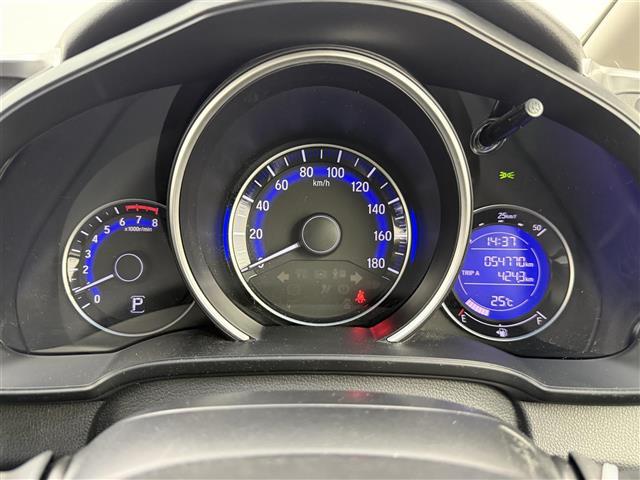 フィット １３Ｇ・Ｆパッケージ　社外ナビ　バックカメラ　ワンセグＴＶ　ドライブレコーダー　スマートキー　プッシュスタート　電動格納ミラー　ＥＴＣ　ＣＤ／ＤＶＤ再生　パワーステアリング　パワーウィンドウ　横滑り防止装置（4枚目）