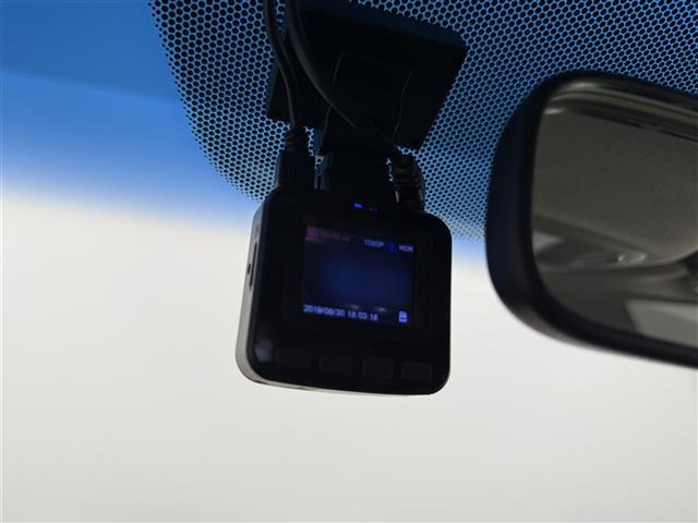 フィット １３Ｇ・Ｆパッケージ　社外ナビ　バックカメラ　ワンセグＴＶ　ドライブレコーダー　スマートキー　プッシュスタート　電動格納ミラー　ＥＴＣ　ＣＤ／ＤＶＤ再生　パワーステアリング　パワーウィンドウ　横滑り防止装置（16枚目）