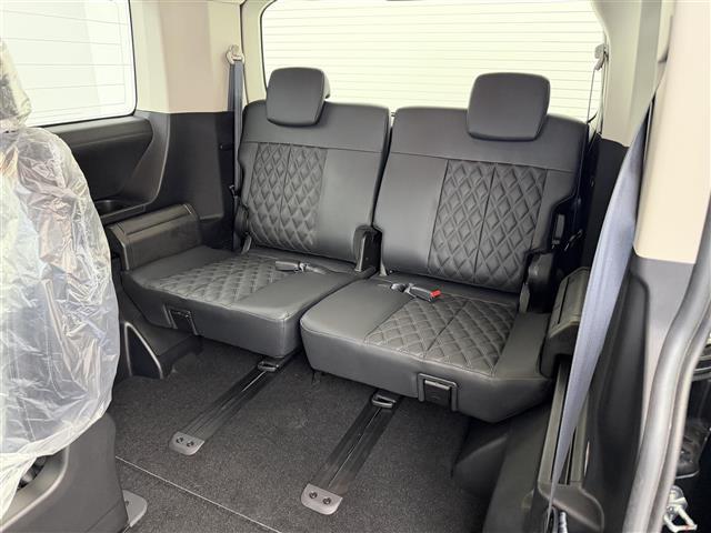 デリカD:5 ブラックエディション 登録済未使用車 11型ナビ Bluetooth対応 フルセグTV 全方位カメラ パドルシフト ステアリングヒーター 本革シート パワーシート シートヒーター 後席フリップダウンモニター 電動ステップ(21枚目)