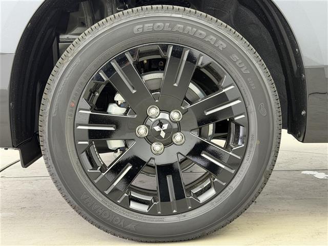 デリカD:5 ブラックエディション 登録済未使用車 11型ナビ Bluetooth対応 フルセグTV 全方位カメラ パドルシフト ステアリングヒーター 本革シート パワーシート シートヒーター 後席フリップダウンモニター 電動ステップ(40枚目)