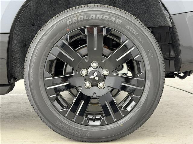 デリカD:5 ブラックエディション 登録済未使用車 11型ナビ Bluetooth対応 フルセグTV 全方位カメラ パドルシフト ステアリングヒーター 本革シート パワーシート シートヒーター 後席フリップダウンモニター 電動ステップ(41枚目)