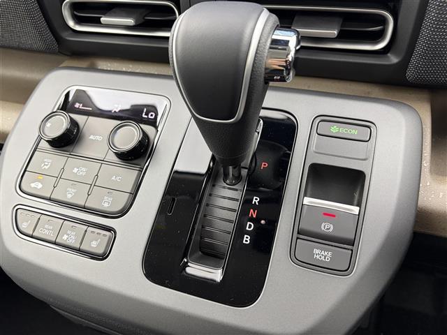 フリード e:HEVエアー EX 登録済未使用車 純正ナビ バックカメラ 両側パワースライドドア ブラインドスポットモニター 純正15インチアルミホイール 衝突軽減ブレーキ アダプティブクルーズコントロール シートヒーター フルセグ(12枚目)