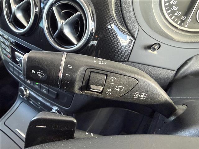 Bクラス B180 ブルーエフィシェンシー バリューパッケージ 純正ナビ Bluetooth対応 ワンセグTV バックカメラ ETC ステアリングリモコン クルーズコントロール アテンションアシスト 純正16インチAW 取扱説明書 保証書(8枚目)