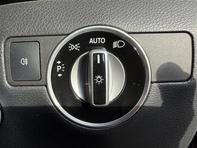 Bクラス B180 ブルーエフィシェンシー バリューパッケージ 純正ナビ Bluetooth対応 ワンセグTV バックカメラ ETC ステアリングリモコン クルーズコントロール アテンションアシスト 純正16インチAW 取扱説明書 保証書(17枚目)