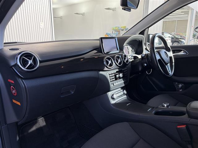 Bクラス B180 ブルーエフィシェンシー バリューパッケージ 純正ナビ Bluetooth対応 ワンセグTV バックカメラ ETC ステアリングリモコン クルーズコントロール アテンションアシスト 純正16インチAW 取扱説明書 保証書(22枚目)