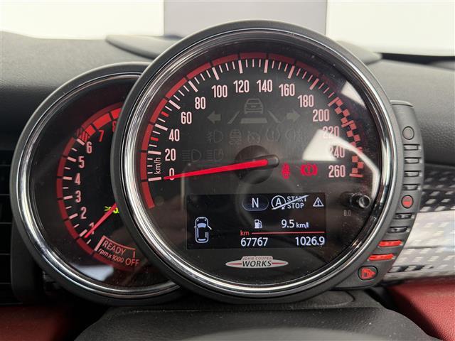 ＭＩＮＩ ジョンクーパーワークス　ワンオーナー　純正ナビ　ターボ車　ＥＴＣ　シートヒーター　クルーズコントロール　純正１８インチＡＷ　パドルシフト　ＨＵＤ　ステリモ　ＬＥＤライト　フロアマット　オートライト　スマートキー（4枚目）