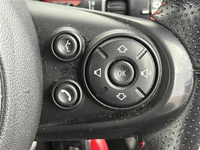 ＭＩＮＩ ジョンクーパーワークス　ワンオーナー　純正ナビ　ターボ車　ＥＴＣ　シートヒーター　クルーズコントロール　純正１８インチＡＷ　パドルシフト　ＨＵＤ　ステリモ　ＬＥＤライト　フロアマット　オートライト　スマートキー（6枚目）