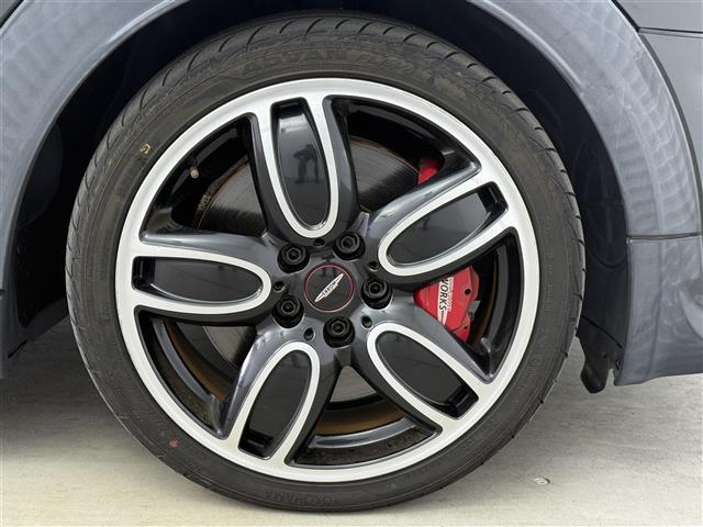 ＭＩＮＩ ジョンクーパーワークス　ワンオーナー　純正ナビ　ターボ車　ＥＴＣ　シートヒーター　クルーズコントロール　純正１８インチＡＷ　パドルシフト　ＨＵＤ　ステリモ　ＬＥＤライト　フロアマット　オートライト　スマートキー（40枚目）