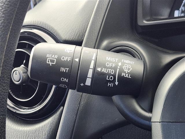 ＭＡＺＤＡ２ １５Ｃ　法人仕様車　マツダコネクトナビ　バックカメラ　ブラインドスポットモニタリング　衝突被害軽減ブレーキ　ＥＴＣ　横滑り防止装置　アイドリングストップ　スマートキー　プッシュスタート　オートライト（7枚目）