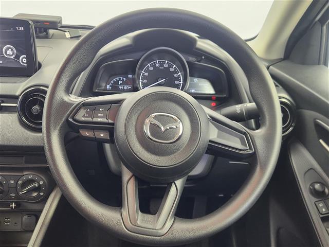 ＭＡＺＤＡ２ １５Ｃ　ユーティリティＰＫＧ　マツダコネクトナビ　バックカメラ　衝突被害ブレーキ　ドライブレコーダー　ＥＴＣ　レーンキープアシスト　リモコンキー×２　プッシュスタート　ＬＥＤヘッドライト　ステリングリモコン（3枚目）