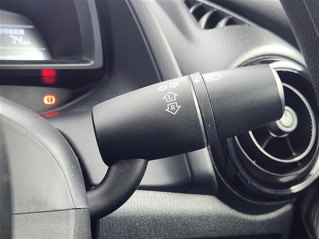 ＭＡＺＤＡ２ １５Ｃ　ユーティリティＰＫＧ　マツダコネクトナビ　バックカメラ　衝突被害ブレーキ　ドライブレコーダー　ＥＴＣ　レーンキープアシスト　リモコンキー×２　プッシュスタート　ＬＥＤヘッドライト　ステリングリモコン（8枚目）