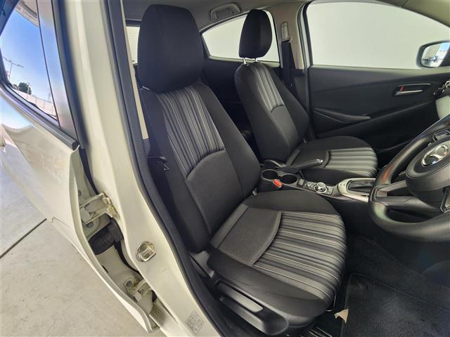 ＭＡＺＤＡ２ １５Ｃ　ユーティリティＰＫＧ　マツダコネクトナビ　バックカメラ　衝突被害ブレーキ　ドライブレコーダー　ＥＴＣ　レーンキープアシスト　リモコンキー×２　プッシュスタート　ＬＥＤヘッドライト　ステリングリモコン（20枚目）