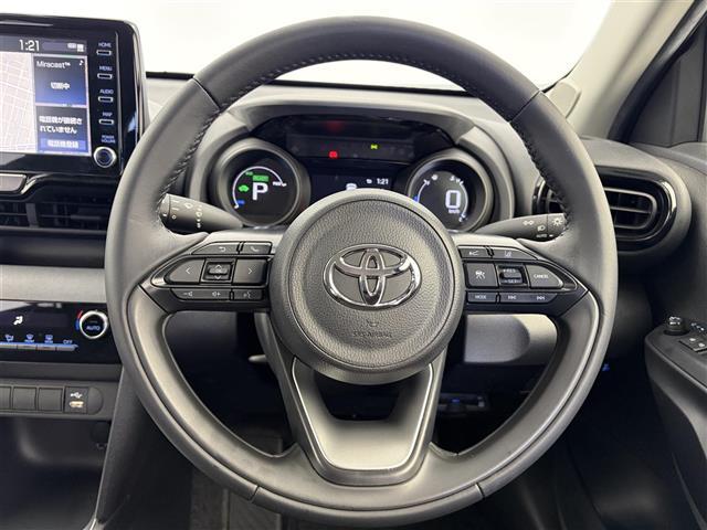 ヤリスクロス ハイブリッドG 純正8.8インチディスプレイオーディオナビ フルセグTV パノラミックビューモニター トヨタセーフティセンス ETC2.0 前方ドライブレコーダー 純正16インチアルミホイール LEDヘッドライト(3枚目)